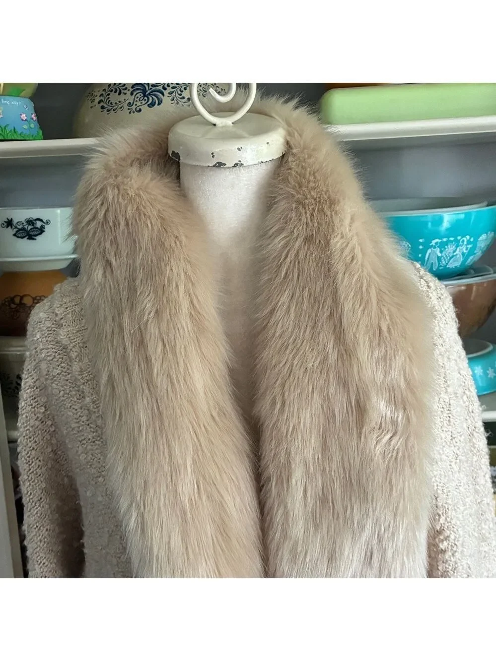 Guess Turning Heads in Hollywood Faux Fur Collar Sweater in Cream - Size Large